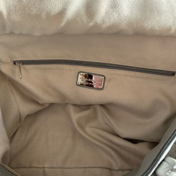 ♥️Host Pick♥️ Salvatore Ferragamo VERVE Bag - Picture 12 of 15